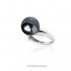 Srebrny pierścionek z szarą perłą