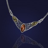 Halskette aus Rhodiumsilber mit farbigem Bernstein
