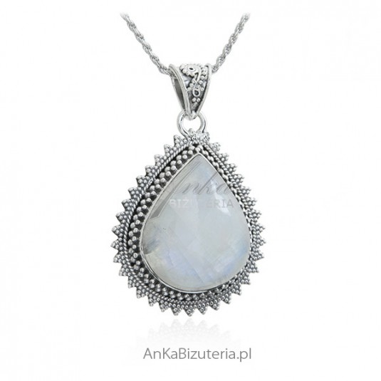 Orientalna biżuteria srebrna z kamieniem księżycowym - biżuteria z kamieniem szczęścia