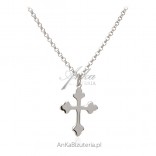 Silberkette mit einem Kreuz