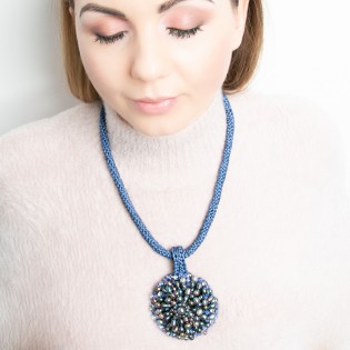 Biżuteria artystyczna z naturalnymi perłami i kryształami Swarovski
