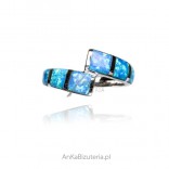 Silberner Ehering mit blauem Opal