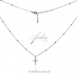 Silberkette mit Kreuz und schwarzen Perlen