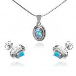 Ein Set Silberschmuck mit blauem Opal