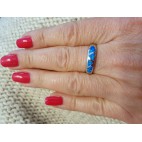 Srebrny pierścionek z niebieskim opalem