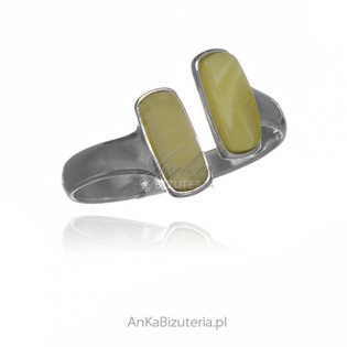 Srebrny pierścionek regulowany z żółtym bursztynem