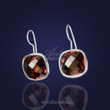 Ohrringe mit Swarovski-Kristall in der Farbe Rotwein.