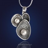 Originalschmuck, Perlen in Muscheln - Silberanhänger mit Naturperlen.