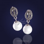 Silberne Schmuckohrringe mit Perlen und Markasiten, perfekt abgestimmtes Duo