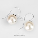 Zarte Ohrringe aus Silber und Swarovski Elements-Perlen