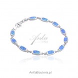 Silberarmband mit blauem Opal.